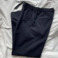 値下げ！　ユニクロ　メンズ　Mサイズ　タックテーパードパンツ　ネイビーのサムネイル