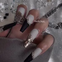 うねうね ブラック ゴールドラメ ネイルチップ