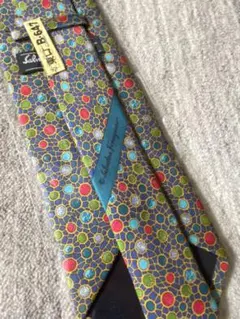 フェラガモ　ネクタイ　宝石模様⁉︎  ブルー系