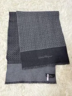 【新品未使用】Salvatore Ferragamo ネイビーマフラー（メンズ） 新品未使用】Salvatore Ferragamo ネイビーマフラー（メンズ