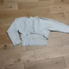 フリル付きクリーム色長袖カーディガン