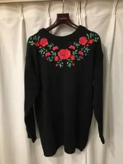 H&M 刺繍入りニットワンピース