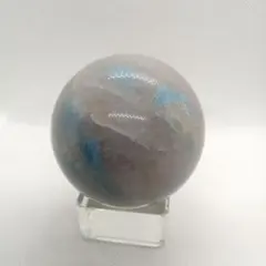 優しいブルーとグレーの混ざりあった世界に所々ブルーの妖精が降りてきた10-103