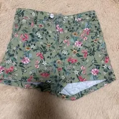 Stradivarius 花柄ショートパンツ