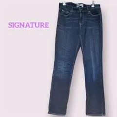 SIGNATURE ミッドライズ デニムパンツ後ろポケット刺しゅう入り