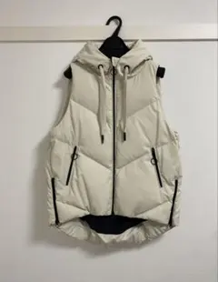 新品✨LUGIVa フード付き ダウンベスト　アイボリー　　38サイズ