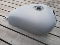 W650純正タンク カワサキ W650 タンク 黒 純正 中古 バイク 部品 EJ650A タンク