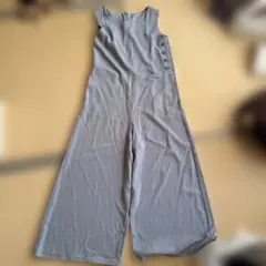 GU サイドボタンジャンプスーツ