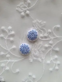 ハンドメイド　曼荼羅柄風刺繍ピアス/イヤリング　ブルー