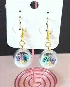 ハンドメイドレジン☆球体ピアス☆ゆらゆらフラワー