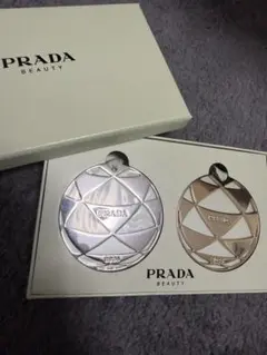 PRADA BEAUTY メタルキーホルダーセット