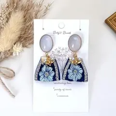☘インド刺繍リボンとブルーカボションのピアス☘イヤリング変更可 青 紺 水色 春