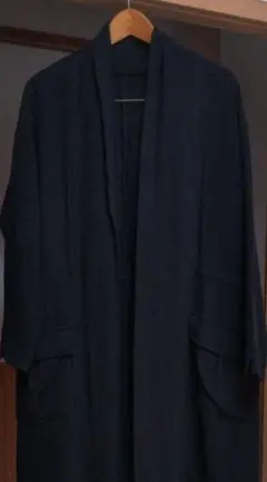ダークグレーのロングジャケット
