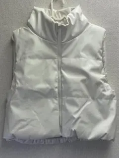 合成皮革 ダウンベスト ホワイト Mサイズ 防寒 美品 ハイネック ダウンベスト