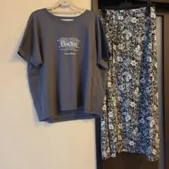 美品 ロゴTシャツ 花柄ロングスカート 2点セットのサムネイル