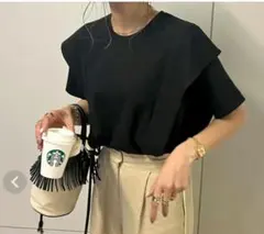 新品未使用タグ付きISOOK Ruffle shoulder tee ブラックのサムネイル