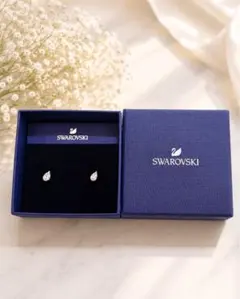 SWAROVSKI ドロップ型 ピアスのサムネイル