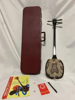 【美品】 沖縄三線 三味線 本体 合皮 黒茶色 美品】 沖縄三線 三味線 本体 合皮 黒茶色