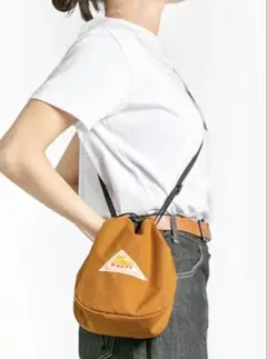 美品　KELTY ショルダーバッグ　ドローストリングショルダーバッグ キャラメルのサムネイル