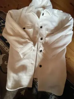 ホワイト ボタン付きコート