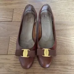 ヴァラ パンプス