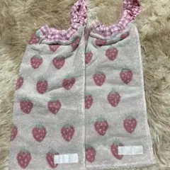 おりこういちご柄タオルエプロン　新品　保育園
