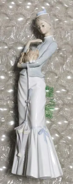 リヤドロ LLADRÓ フィギュリン 陶器人形 子犬を抱く貴婦人