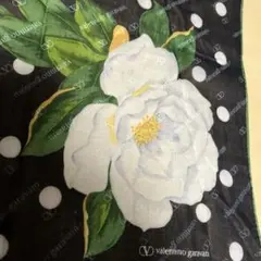中古　ハンカチ　Valentino garavani 白い花一輪のサムネイル