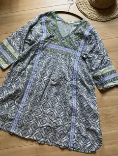 ANOKHI バルーンスリーブブラウス 半袖カットソー 花柄インド製 