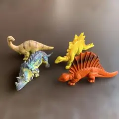 恐竜フィギュア　 4体セット