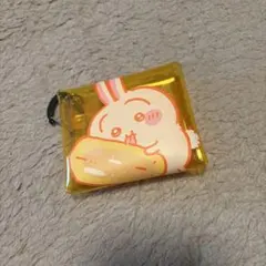 ちいかわ　うさぎ　クリアマルチケース