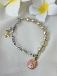 シェルチャーム付きアシンメトリーパールブレスレット