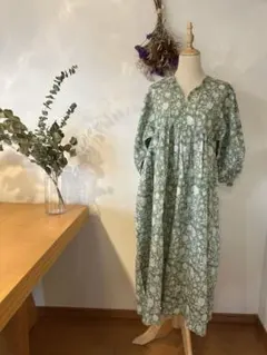 handmadeウィリアムモリス（ハニーサックル）生地ワンピースfree五分袖