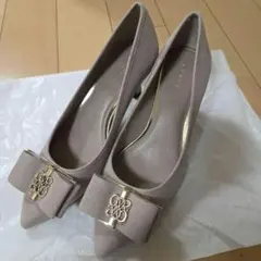 【走れる美脚パンプス】モノグラムパーツ　リボンフィットパンプス　ランダ　24cmのサムネイル