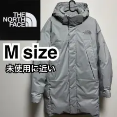 【海外限定】ザノースフェイス　ロングダウンジャケット　グレー　Mサイズ　肩ロゴ