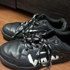 VANS ブラック スニーカー ロゴ入りシューレースのサムネイル