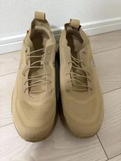 LOEWEスニーカー ロエベが「LOEWE × On」の最新コラボにて初の共同デザイン