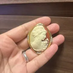 カメオブローチ