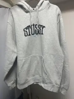 5/6まで値下げ‼️STUSSY グレー パーカー フーディ　ロゴ刺繍