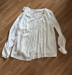新品ブラウス