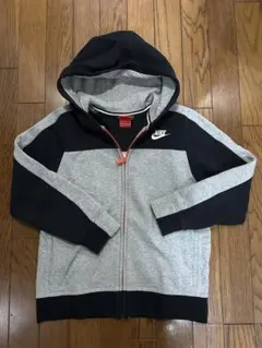 NIKE ナイキ　ジュニアパーカー Ｍサイズ
