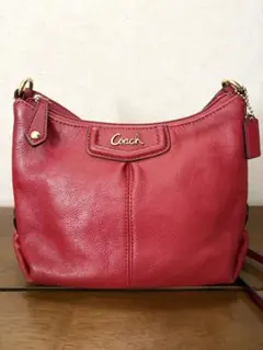 Coach コーチレザー ショルダーバッグ レッド　赤
