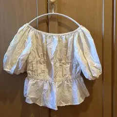 AZUL ホワイトオフショルダーブラウス