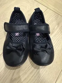 黒いリボン付きフォーマルシューズ