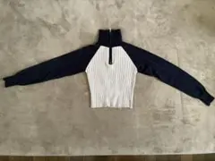 ネイビー　ハイネック　セーター