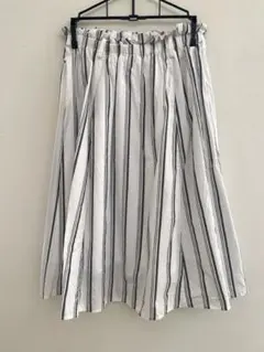 COMME CA ISM 白グレーストライプ フレアスカート ひざ丈