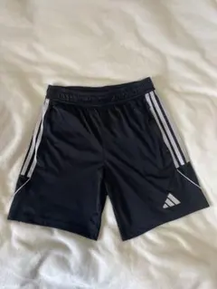 adidas キッズ　黒 ハーフパンツ 160cm