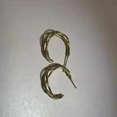 ゴールドツイストフープピアス