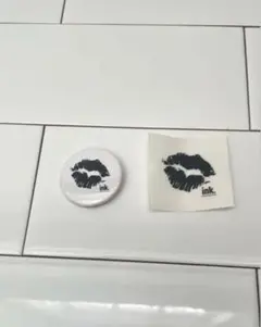 【2個セット】缶バッチ4.5cm+ステッカー(ブラック)