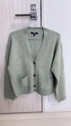 ユニクロ　スフレヤーンVネックショートカーディガン